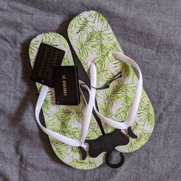 π΄ NWT F21 Palm Leaf Flip Flops π΄ - Picture 4 of 8